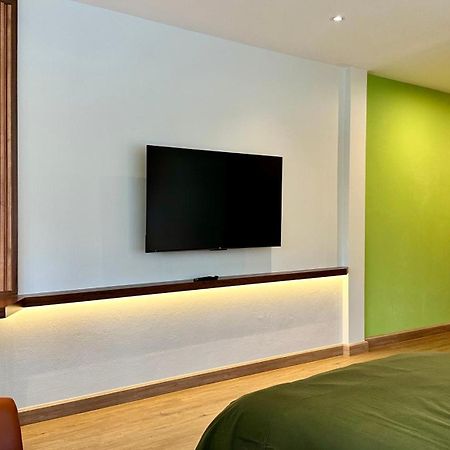 The Tangerine Guesthouse Bangkok Bagian luar foto