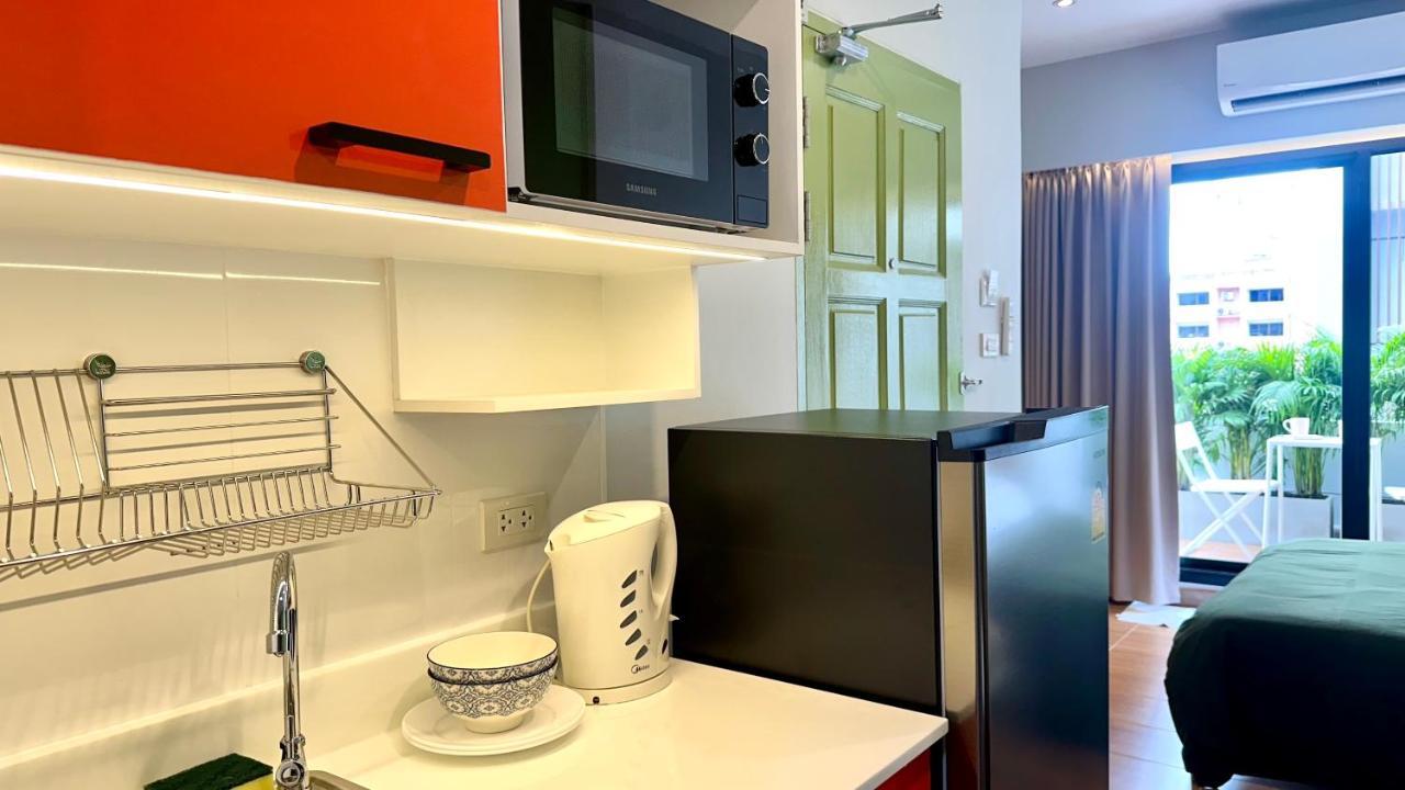 The Tangerine Guesthouse Bangkok Bagian luar foto