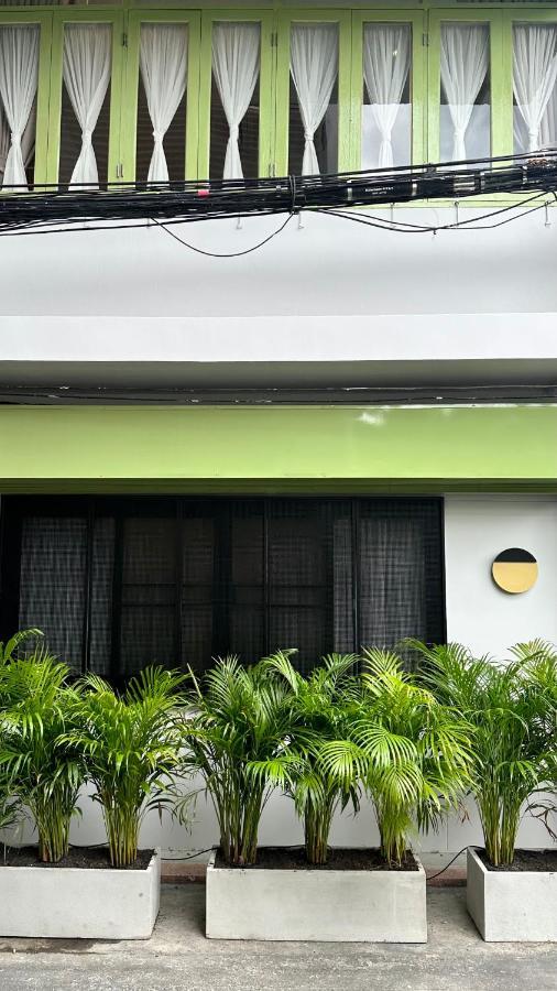 The Tangerine Guesthouse Bangkok Bagian luar foto