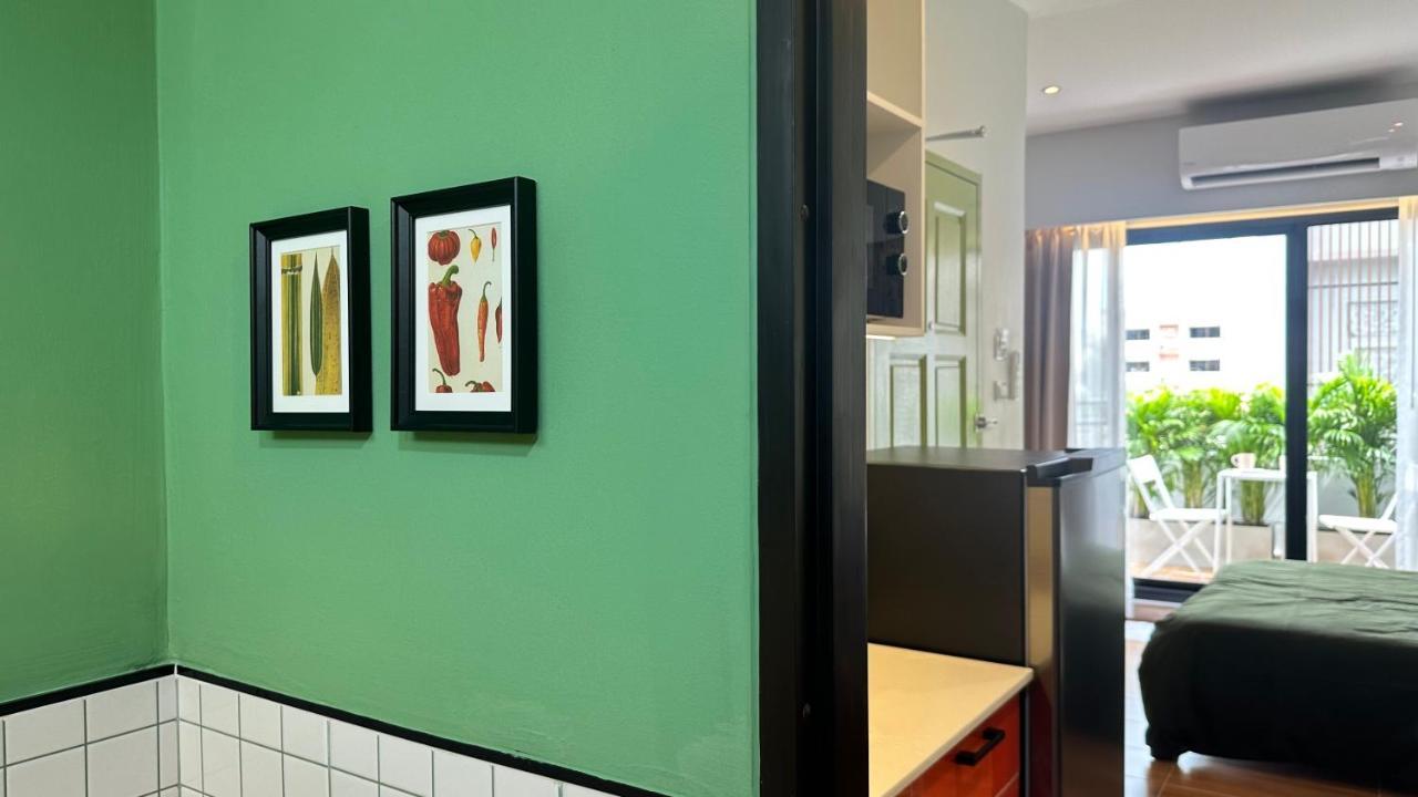 The Tangerine Guesthouse Bangkok Bagian luar foto