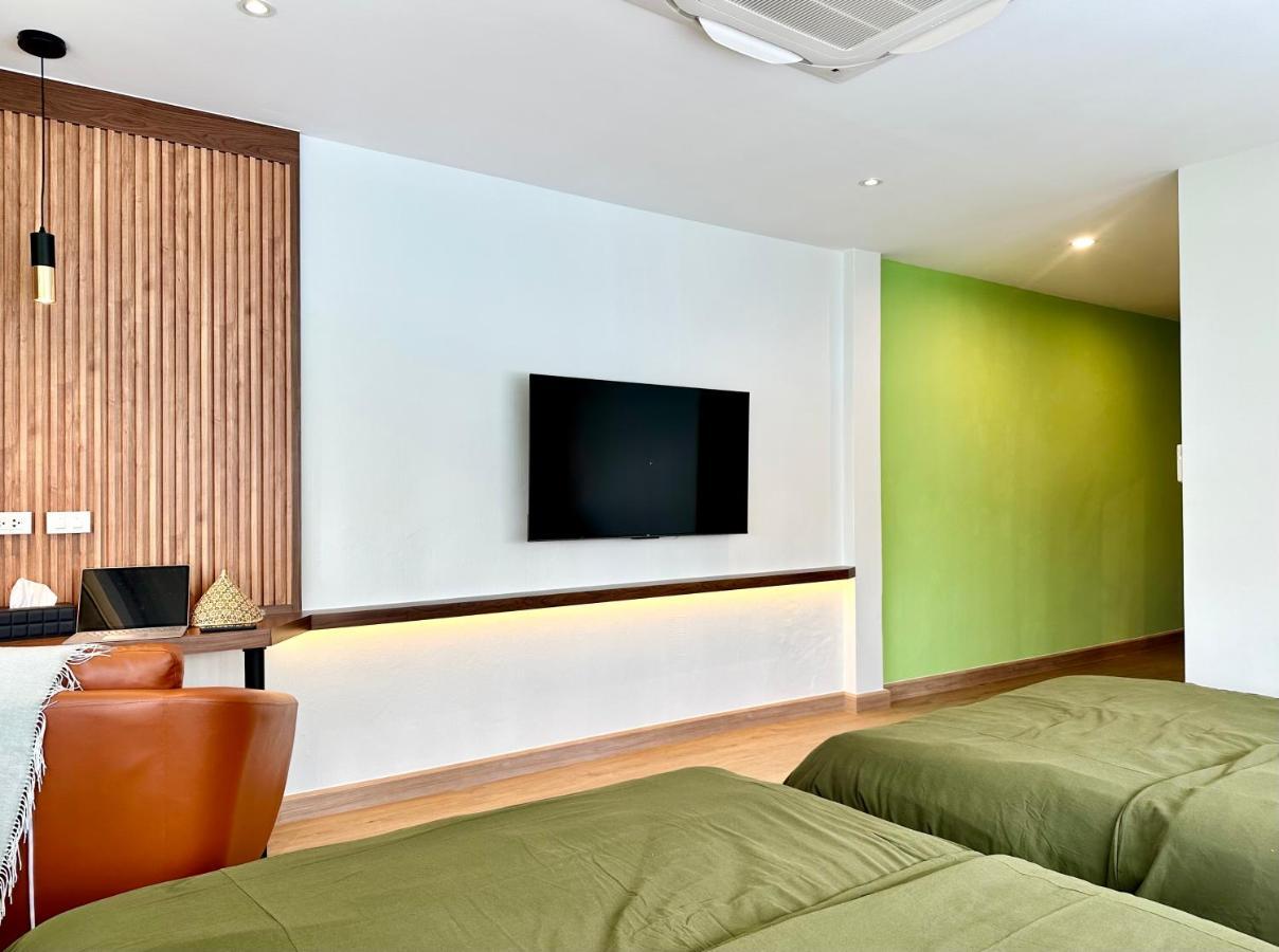 The Tangerine Guesthouse Bangkok Bagian luar foto