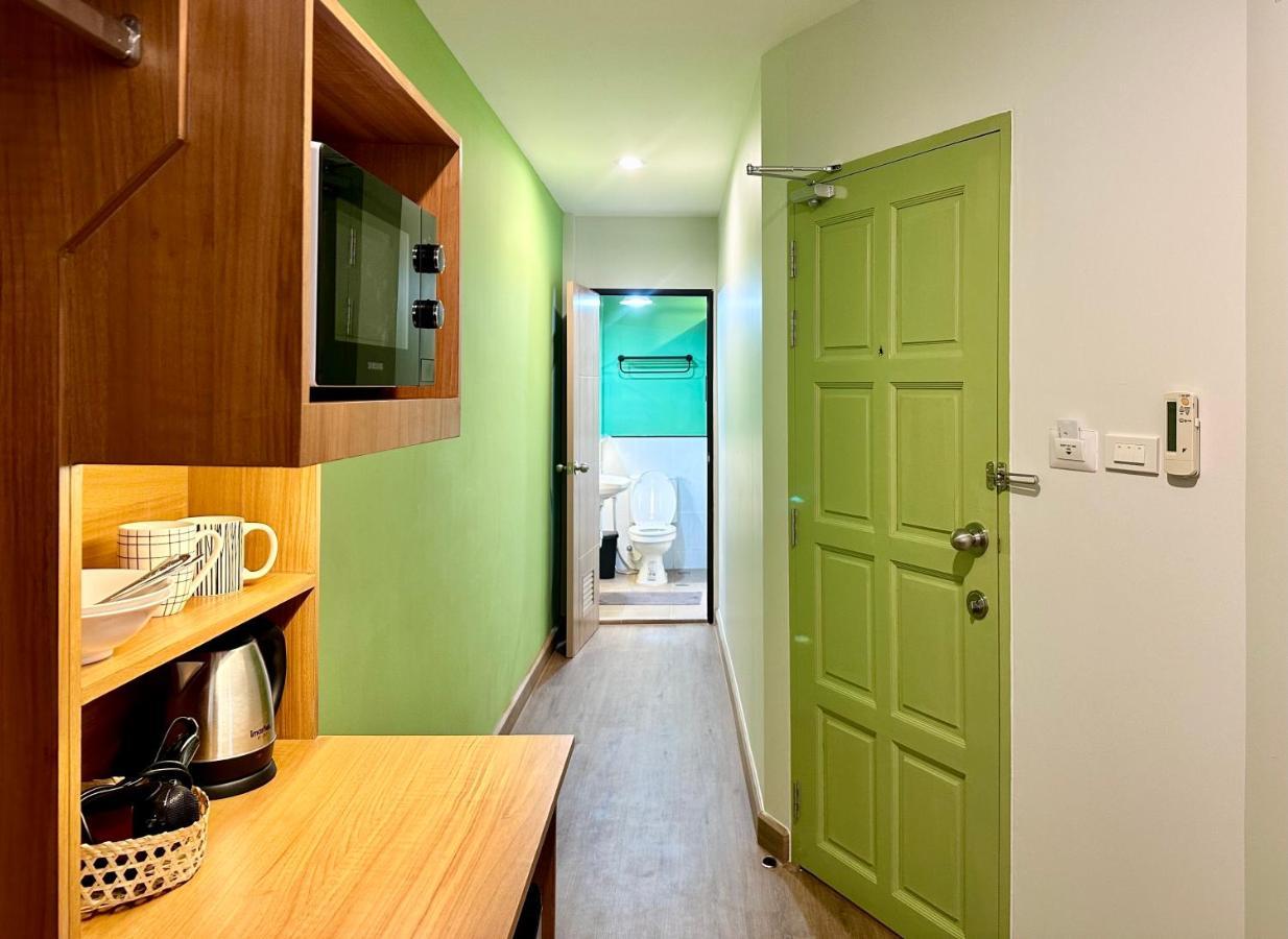 The Tangerine Guesthouse Bangkok Bagian luar foto