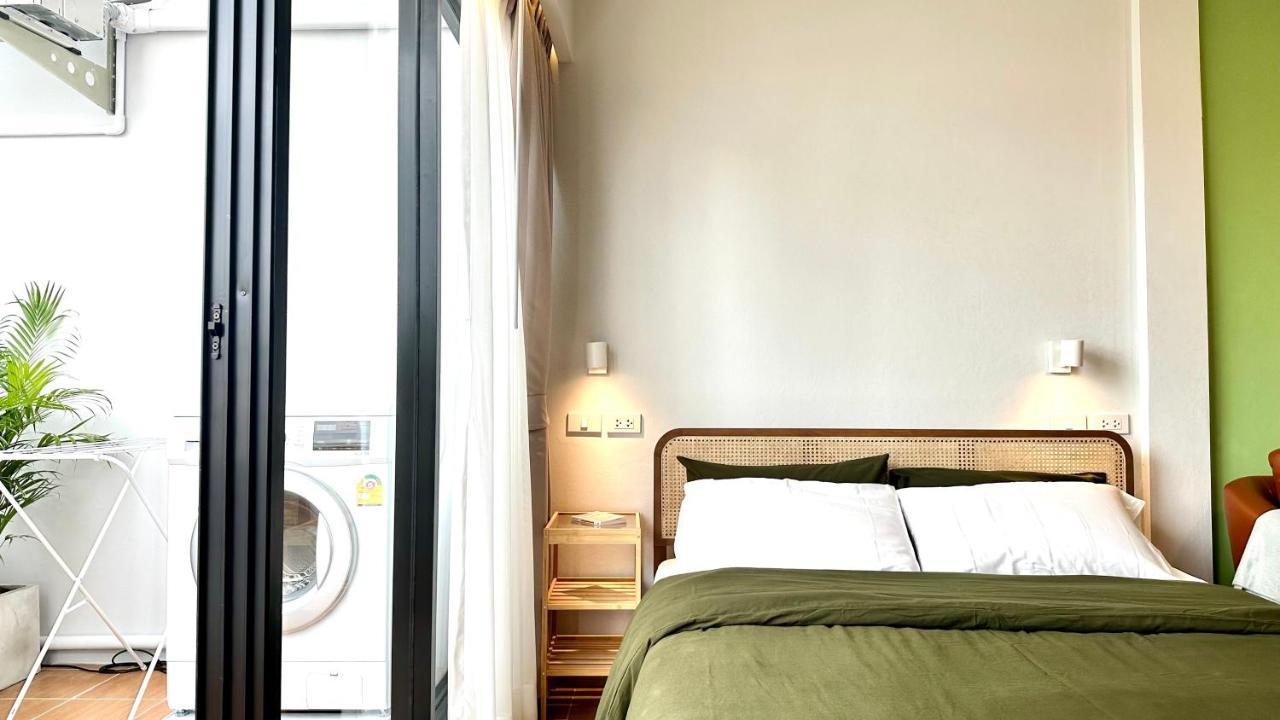 The Tangerine Guesthouse Bangkok Bagian luar foto