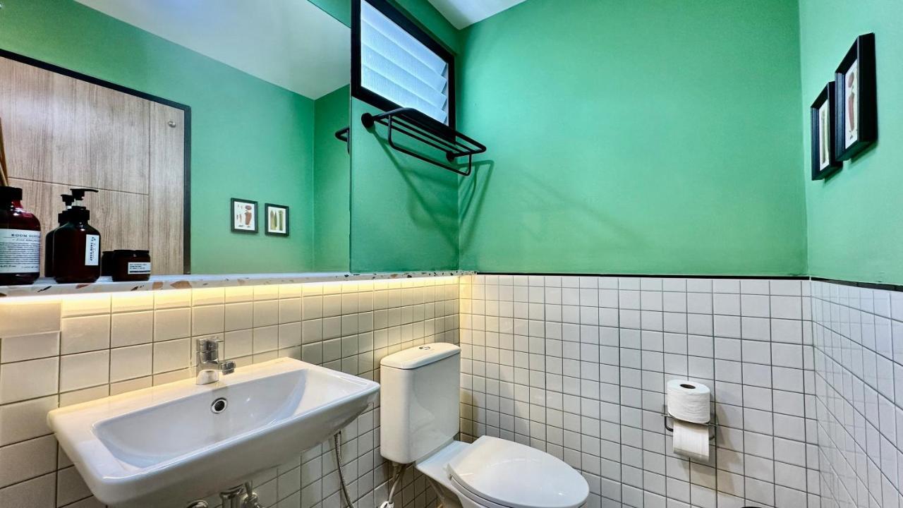 The Tangerine Guesthouse Bangkok Bagian luar foto