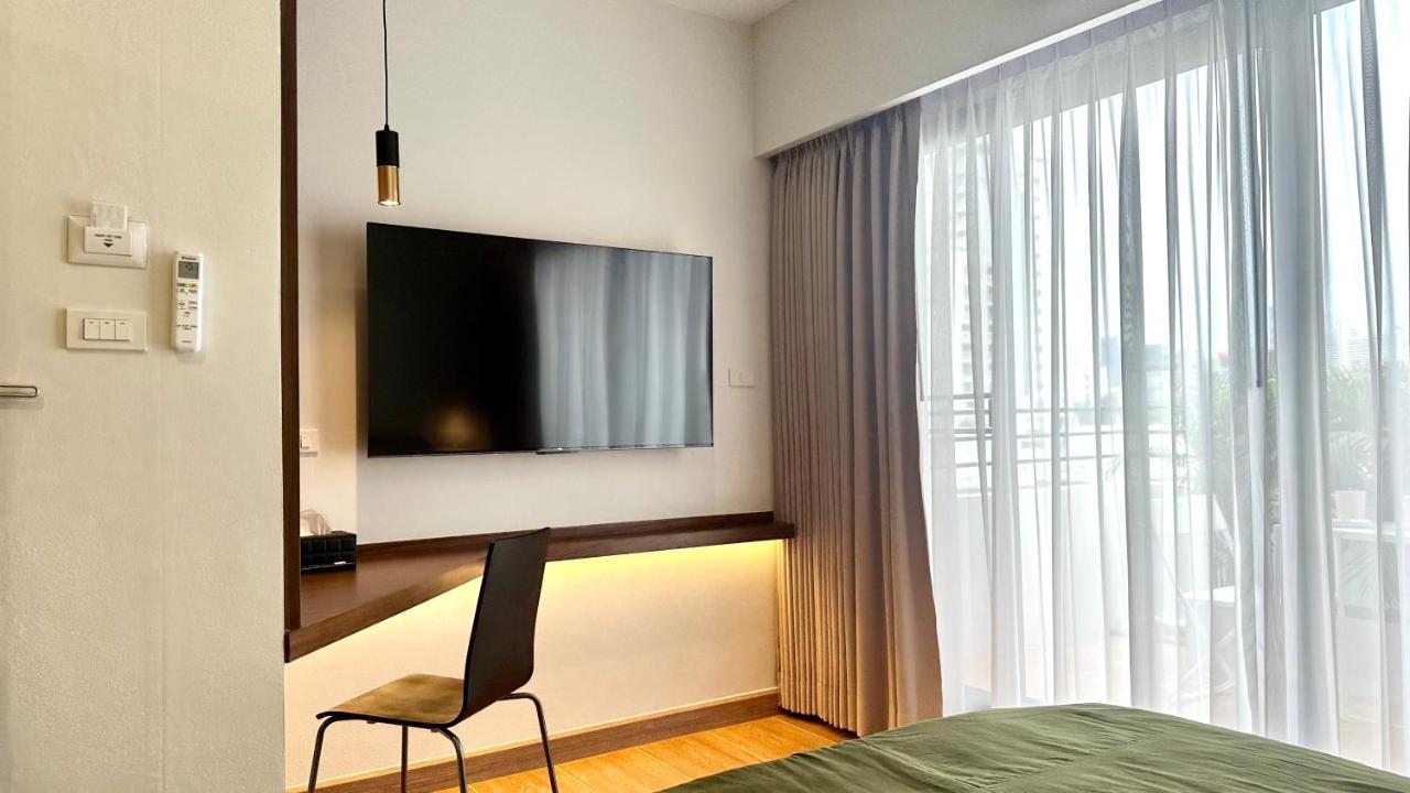 The Tangerine Guesthouse Bangkok Bagian luar foto