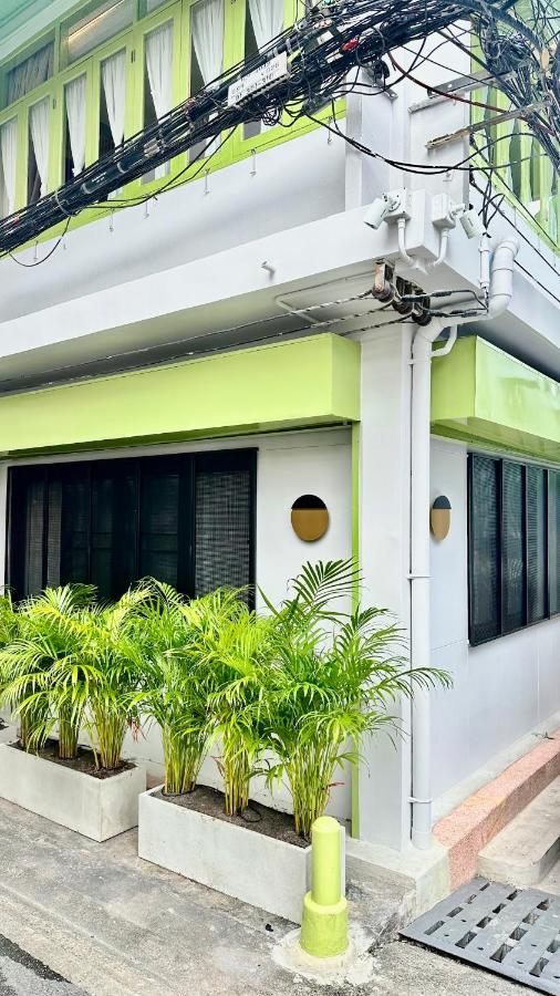 The Tangerine Guesthouse Bangkok Bagian luar foto
