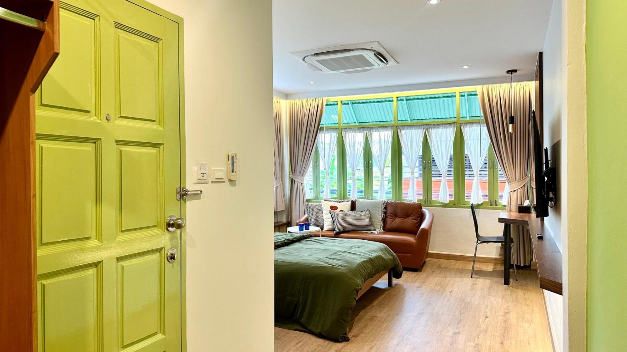 The Tangerine Guesthouse Bangkok Bagian luar foto