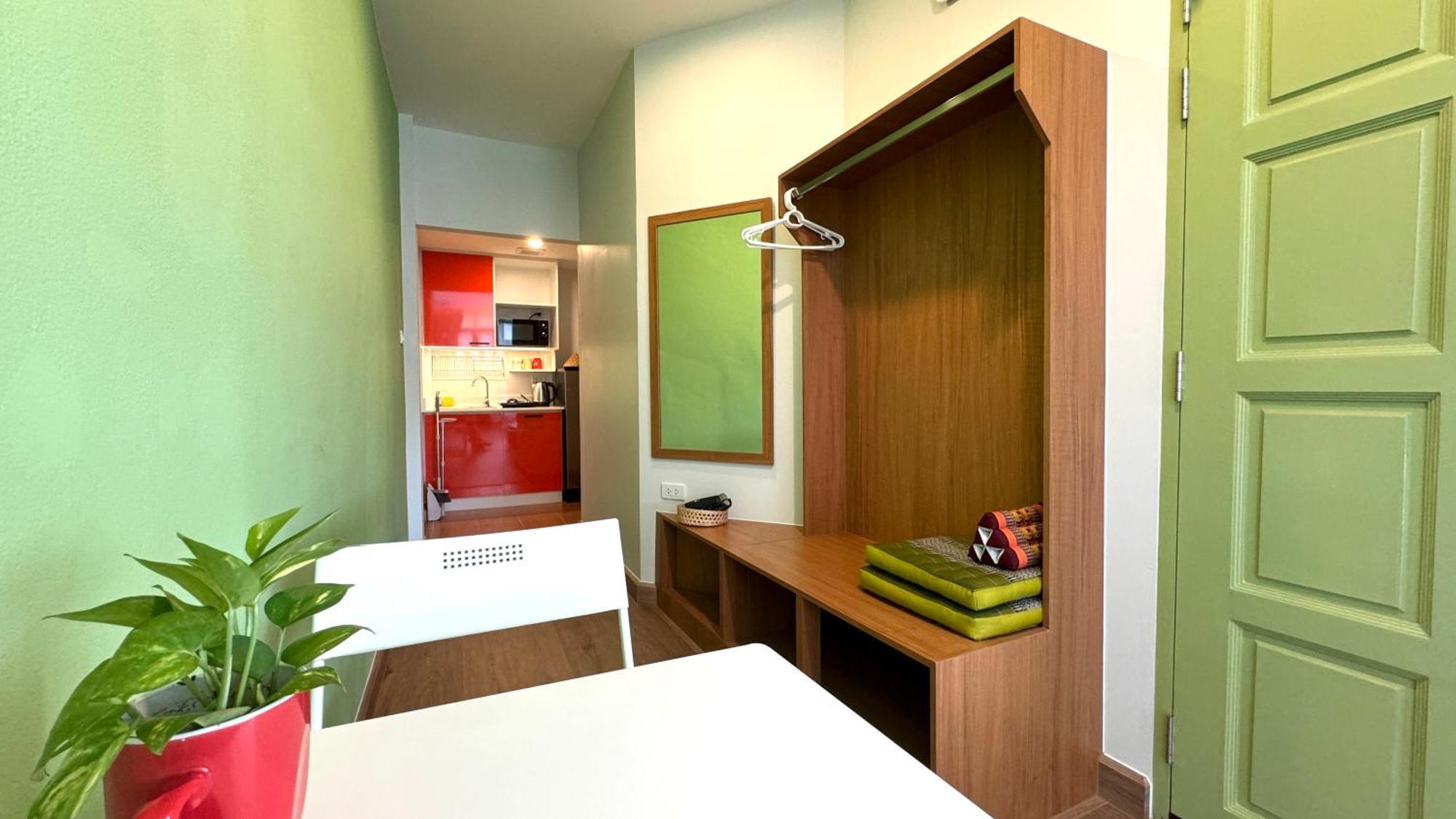 The Tangerine Guesthouse Bangkok Bagian luar foto