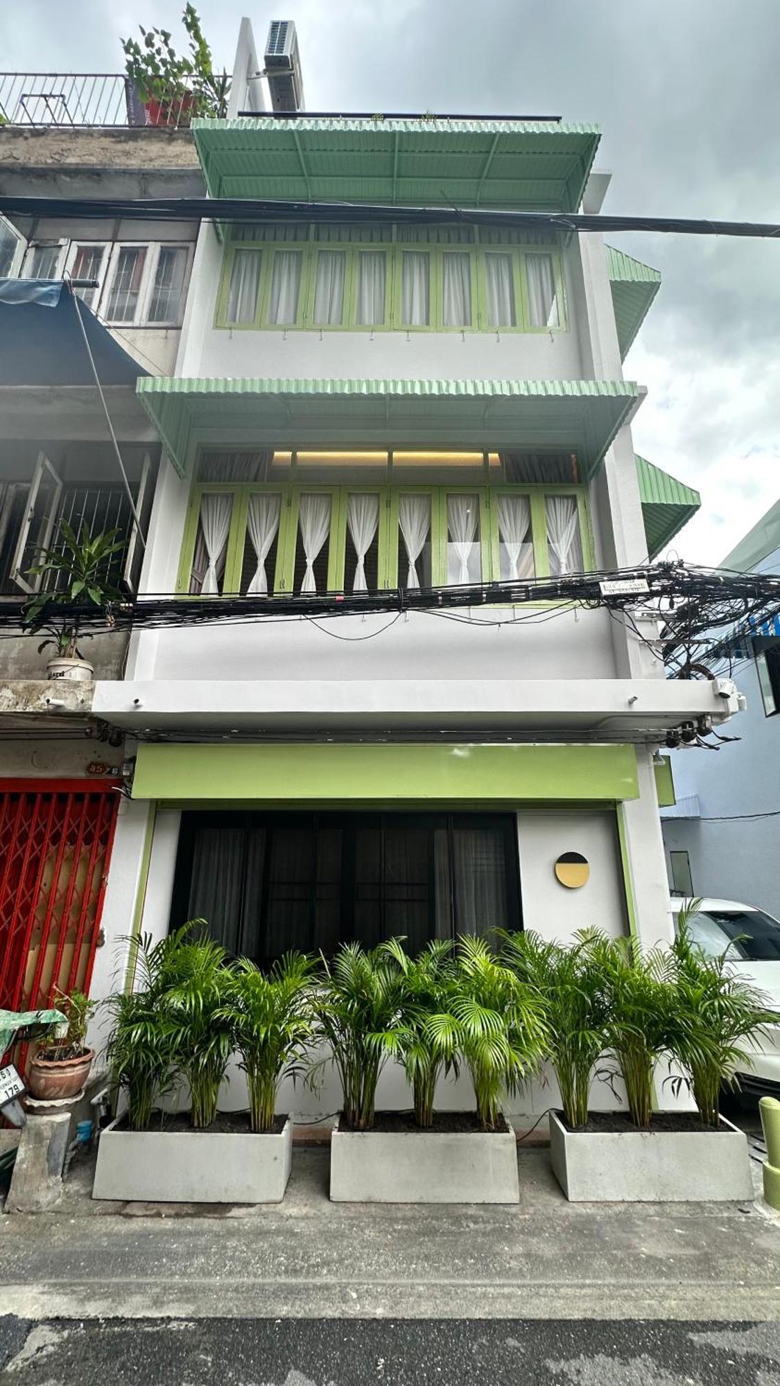 The Tangerine Guesthouse Bangkok Bagian luar foto