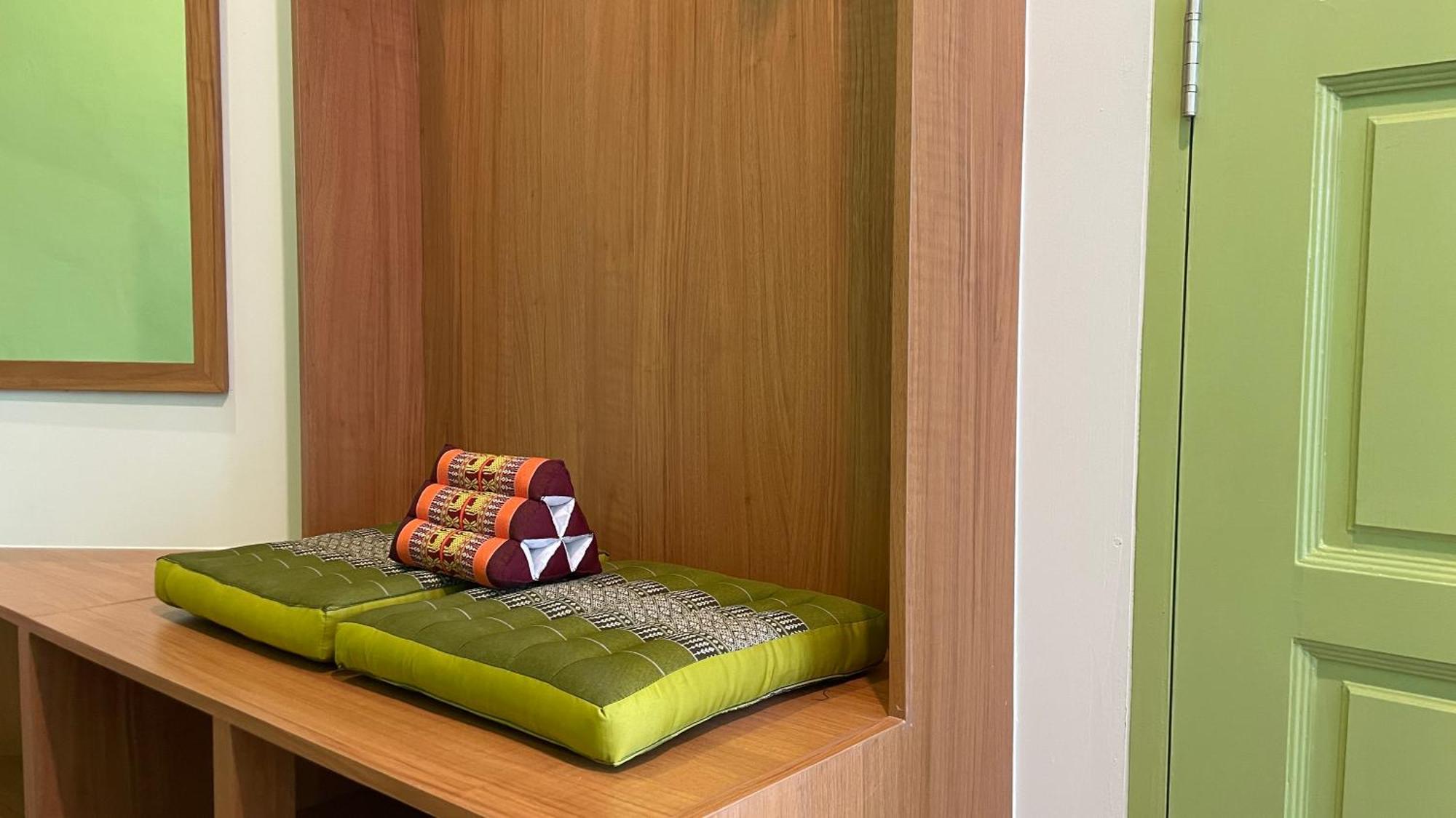 The Tangerine Guesthouse Bangkok Bagian luar foto